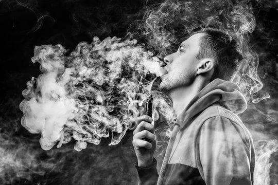 E-cigareta safety explained 2025 do e cigarettes set off smoke alarms in hotels and homes