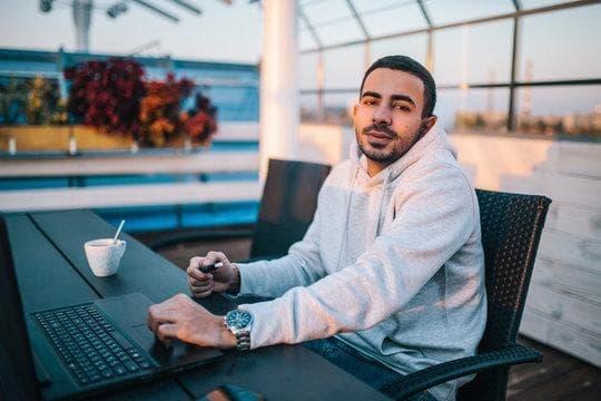 Essential Guide to e papierosy and white cloud electronic cigarettes for Flavor Performance and Value